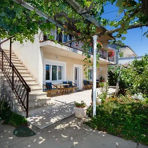 apartmani-jelica.primorje-gorskikotar.com/